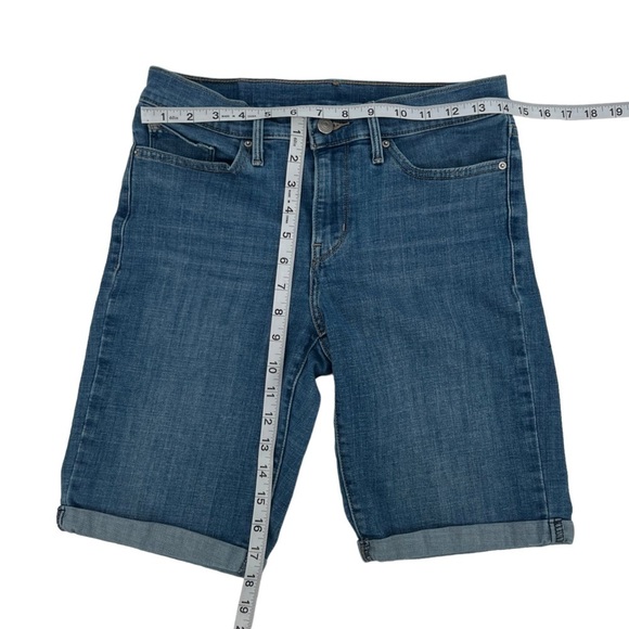Levi's Women's Mid Length Cuffed Hem Denim Shorts Size 28 - Picture 5 of 7